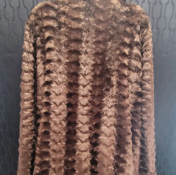 Dennis by Dennis basso Mid Length Faux Fur Coat Size Medium - Picture 3 of 9